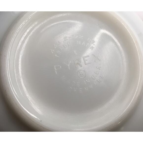 Vintage Pyrex Pink Gooseberry 443 2.5qt Cinderella Mixing Bowl EUC - Picture 4 of 4